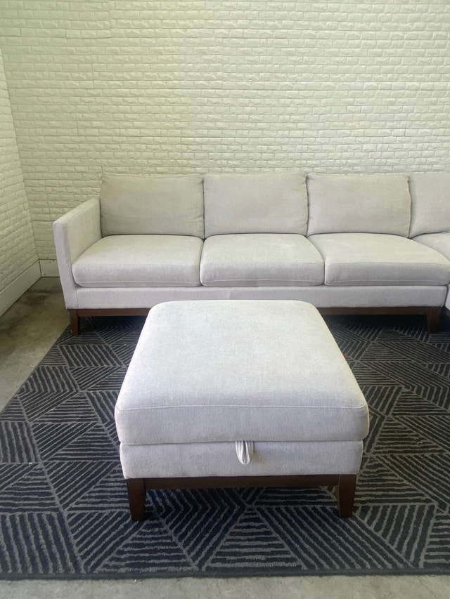 FREE DELIVERY Thomasville Sectional And Ottoman - photo 5