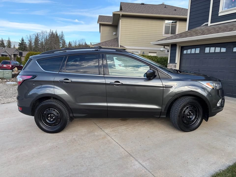 2017 Ford Escape SE - photo 2