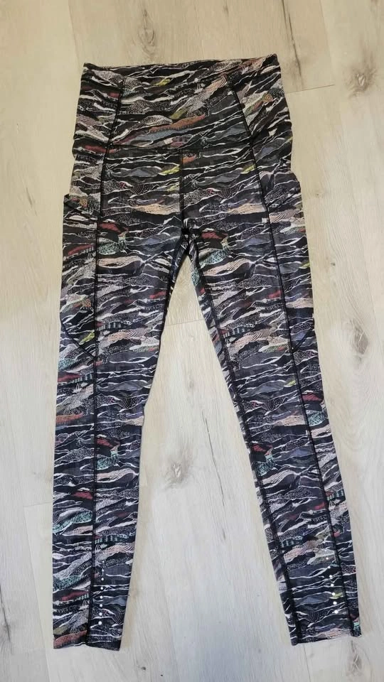 Lululemon Pants Size 4 - Excellent Condition - photo 5