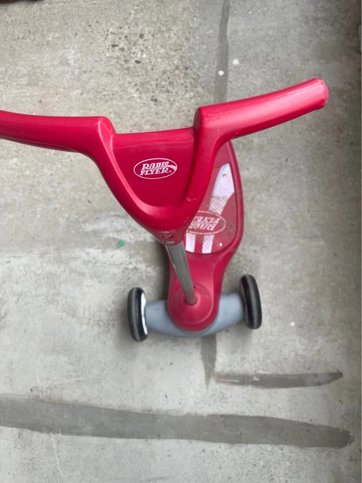 Red Radio Flyer 3-Wheel Scooter - photo 2