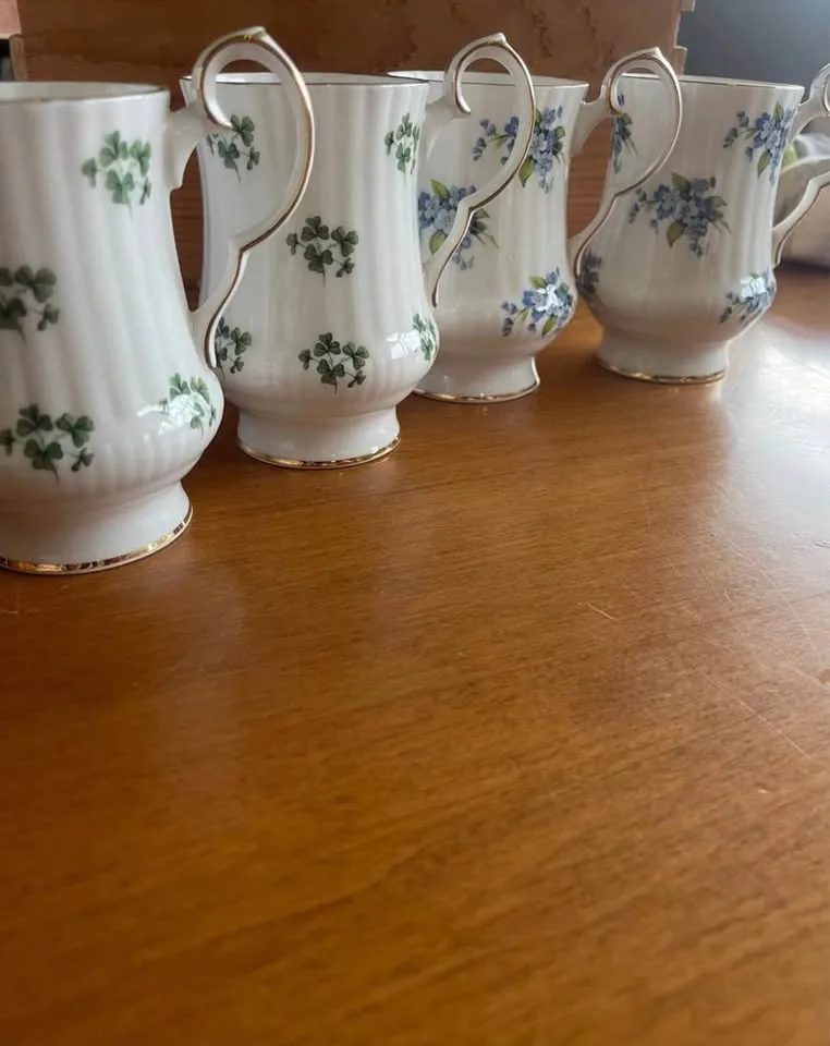 Royal Windsor Fine Bone China Mugs set of 4 shamrock and forget- - photo 2