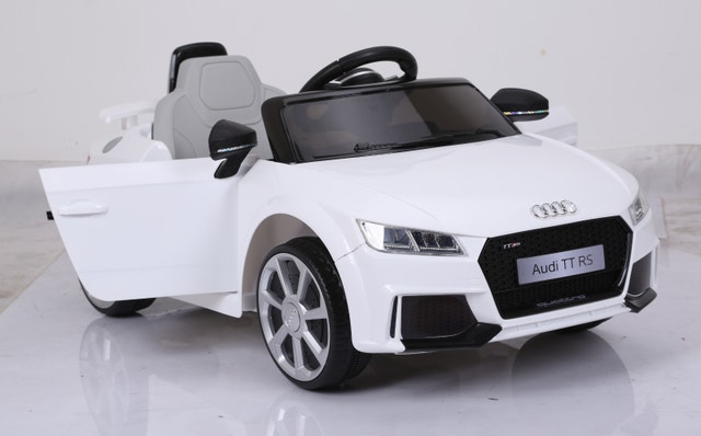 Audi TT RS Kids Ride On Car 12V White w/ Remote