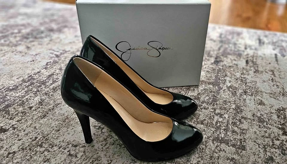 Women's High Heel Pump Size 9