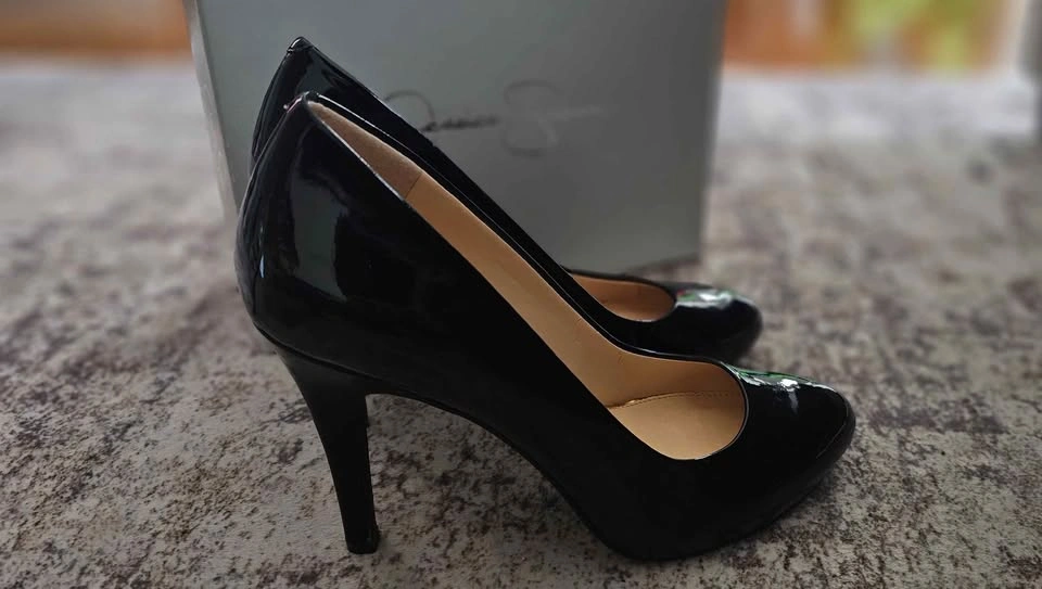 Women's High Heel Pump Size 9 - photo 2