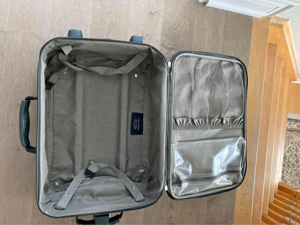 Samsonite Carry on luggage 20x14ins