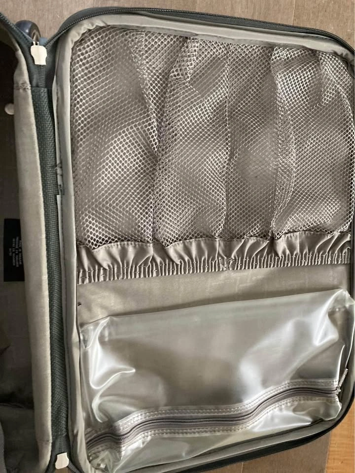Samsonite Carry on luggage 20x14ins - photo 2
