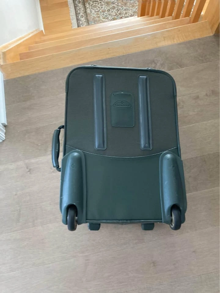 Samsonite Carry on luggage 20x14ins - photo 4