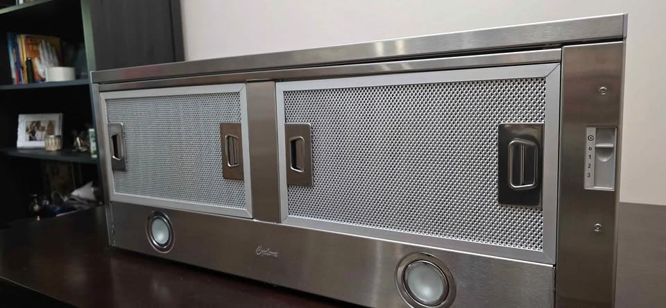 30" Cyclone SS13030 Undercabinet Range Hood - Display Model - photo 2