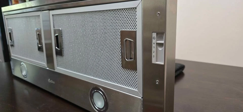 30" Cyclone SS13030 Undercabinet Range Hood - Display Model - photo 3