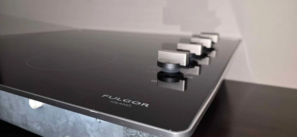 24" Fulgor Milano 300 Series Electric Cooktop - Display Model - photo 2