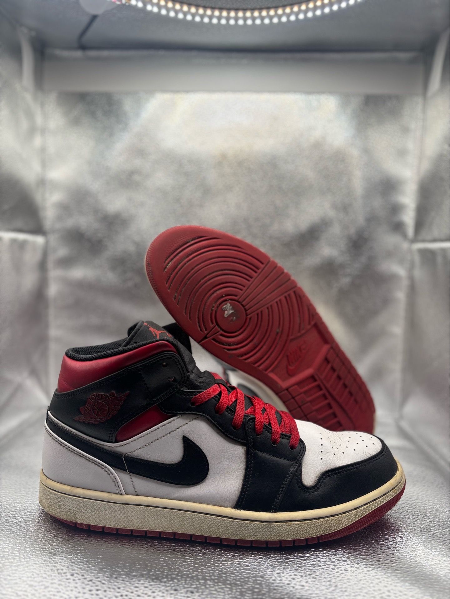 Air Jordan 1 mid gym red black toe