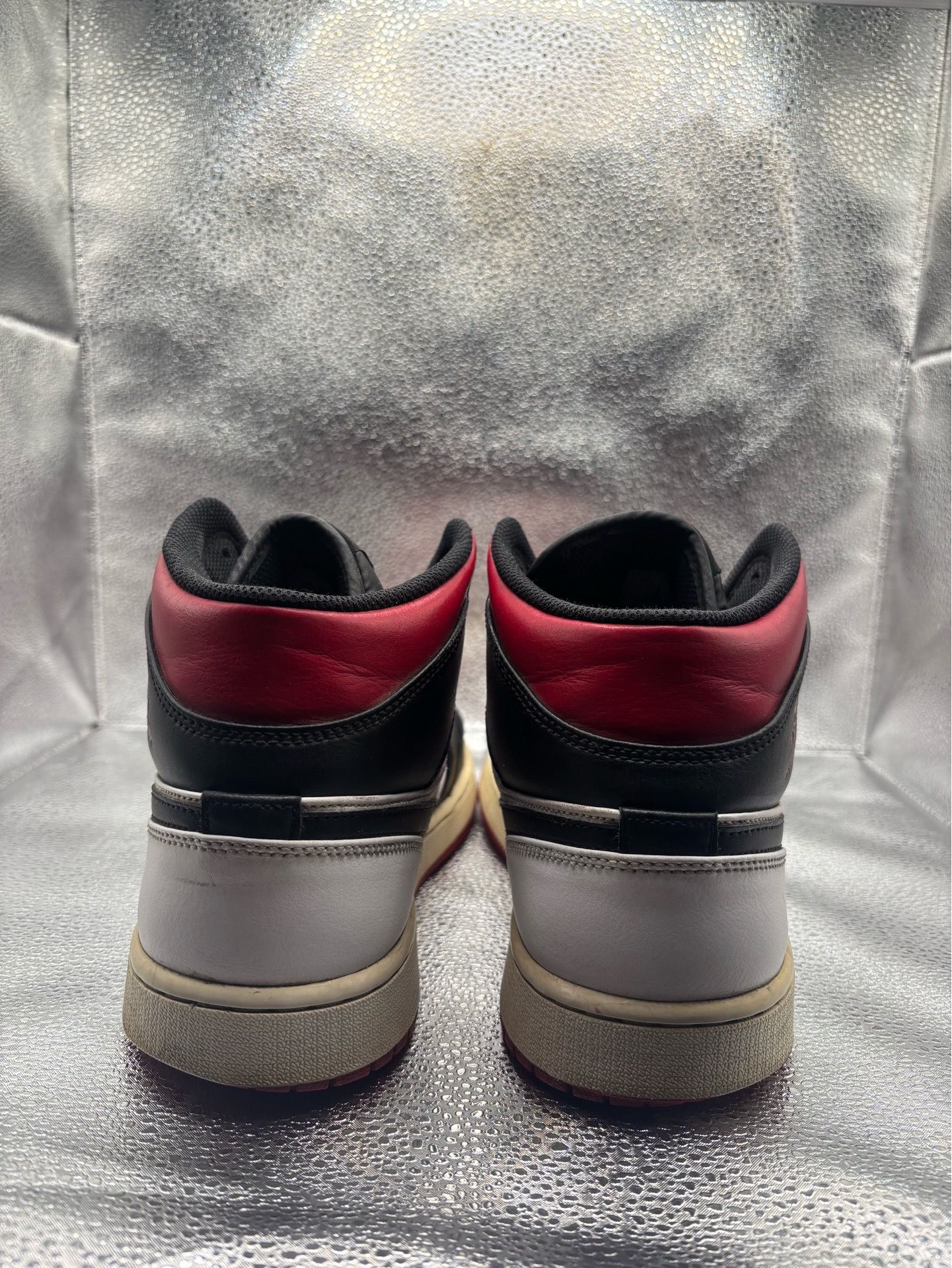 Air Jordan 1 mid gym red black toe - photo 4