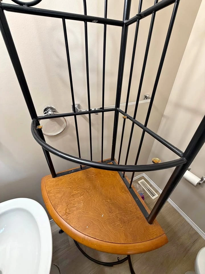 Corner shelf unit