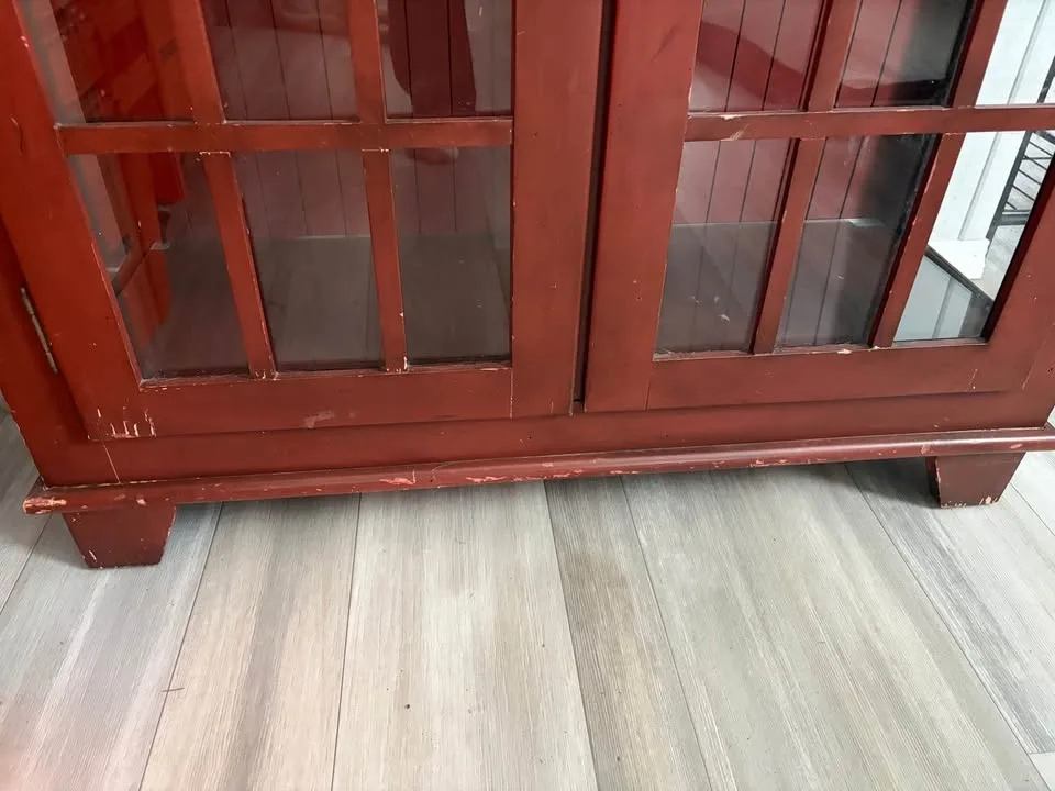 Cabinet with glass doors and shelves - photo 2