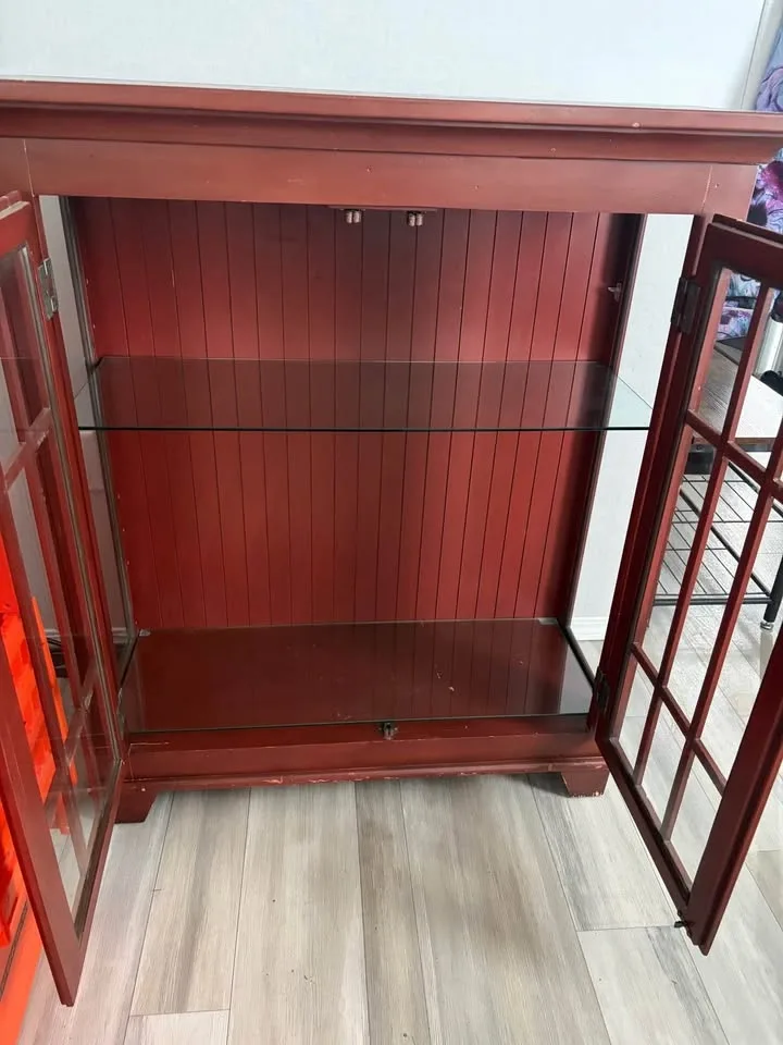 Cabinet with glass doors and shelves - photo 3