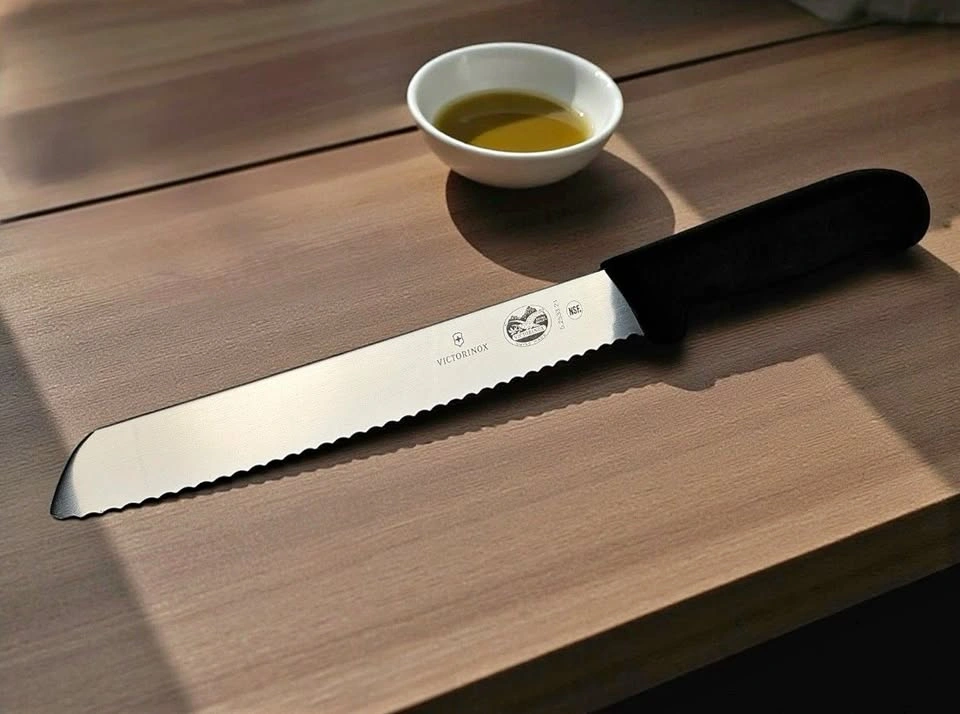 Victorinox 8" Wavy Serrated Bread Knife Slant-tip 5.2533.21