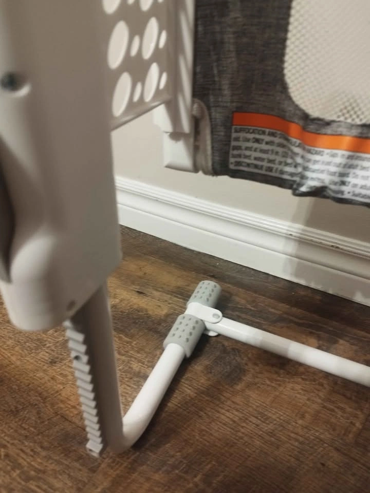 Safety 1st Top of Mattress Bedrail - photo 3