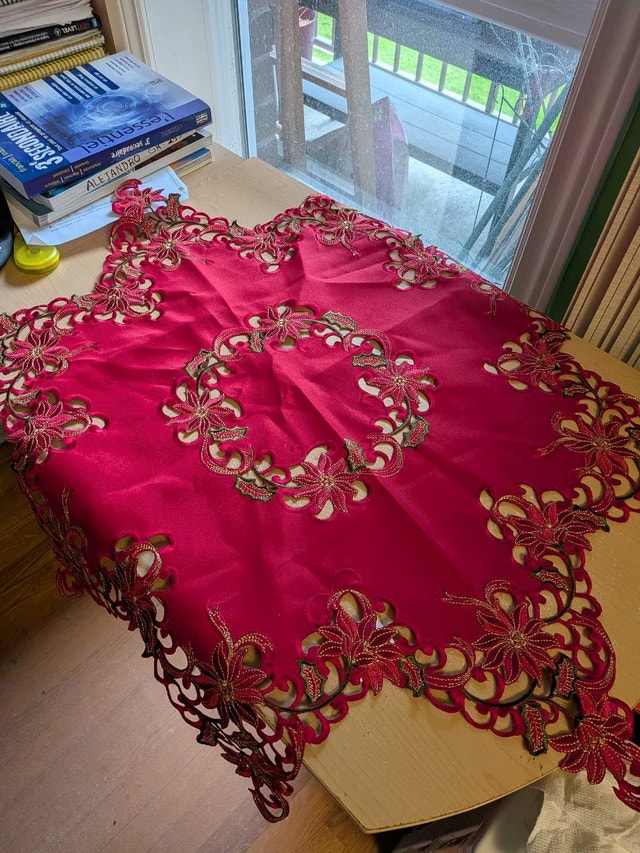 Red Floral Design Tablecloth - New - photo 3