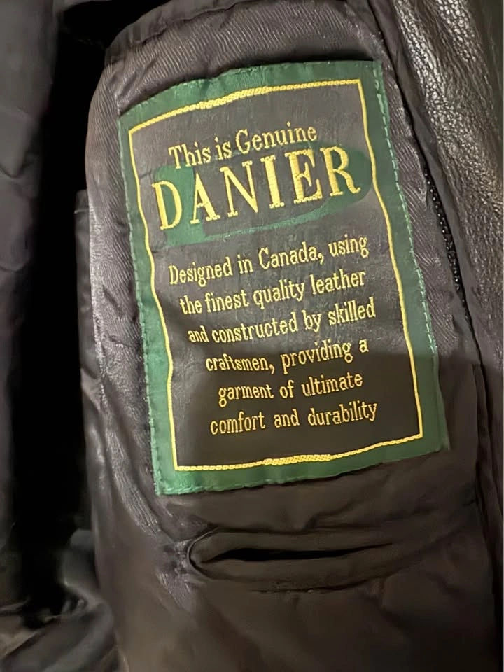 Danier Leather Jacket XL - photo 2