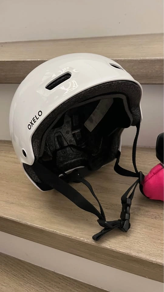 Bauer Supreme Ice Skates & Oxelo Helmet - photo 2