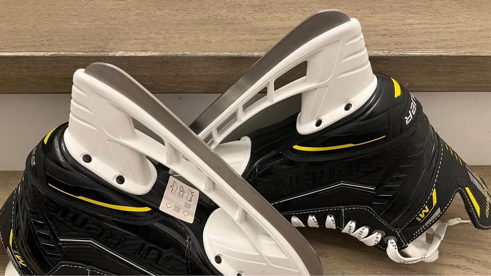 Bauer Supreme Ice Skates & Oxelo Helmet - photo 4