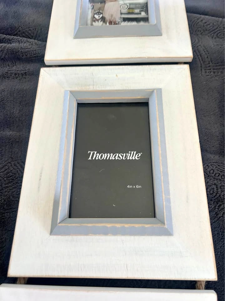 Thomasville 3-Opening Hanging Picture Frame