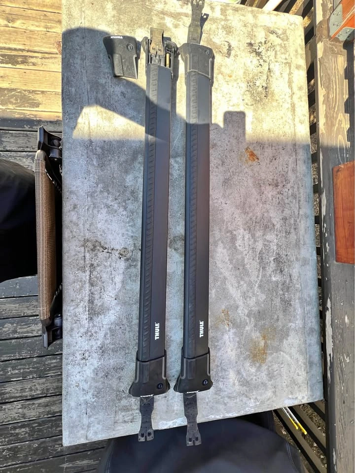 Thule AeroBlade Edge Crossbars for Raised Rails