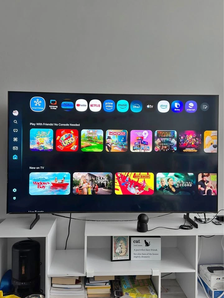 Samsung 65” Neo QLED 4K Smart TV + LED TV Stand (Like New) – Mov