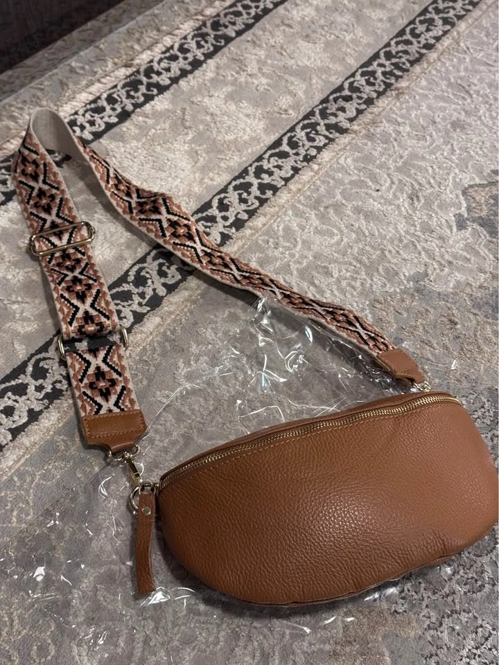 Italian Leather Belt Bag / Crossbody – Brand New ✨ - photo 4