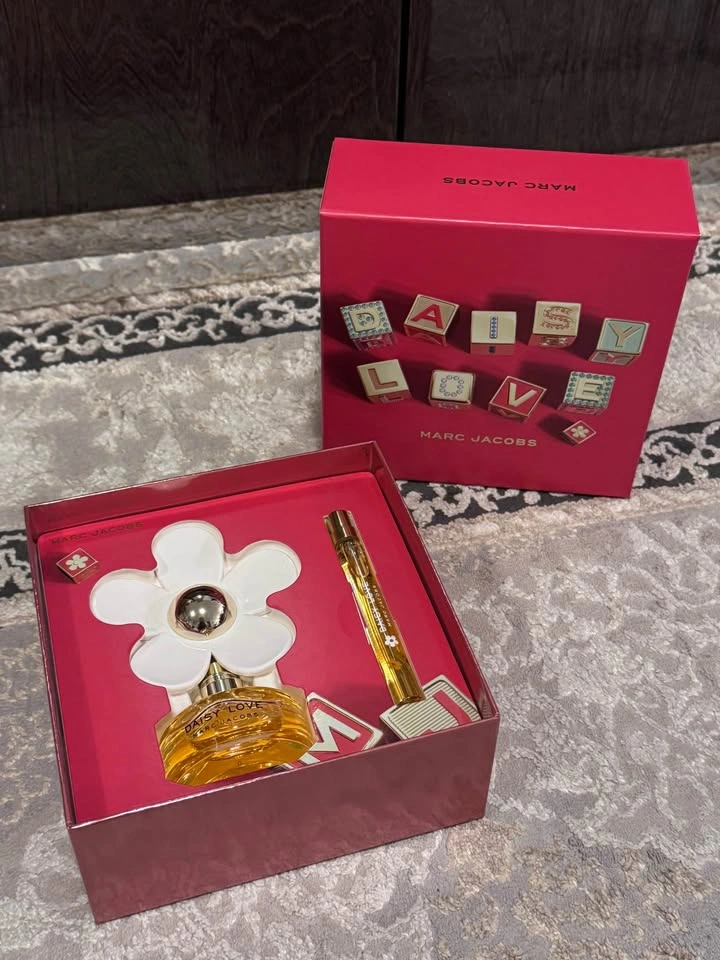Marc Jacobs Daisy Love Perfume Gift Set - Brand New 🌸 - photo 4