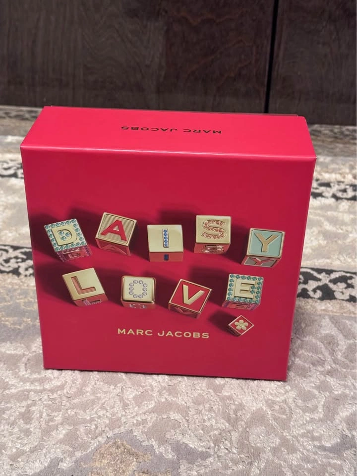 Marc Jacobs Daisy Love Perfume Gift Set - Brand New 🌸 - photo 5