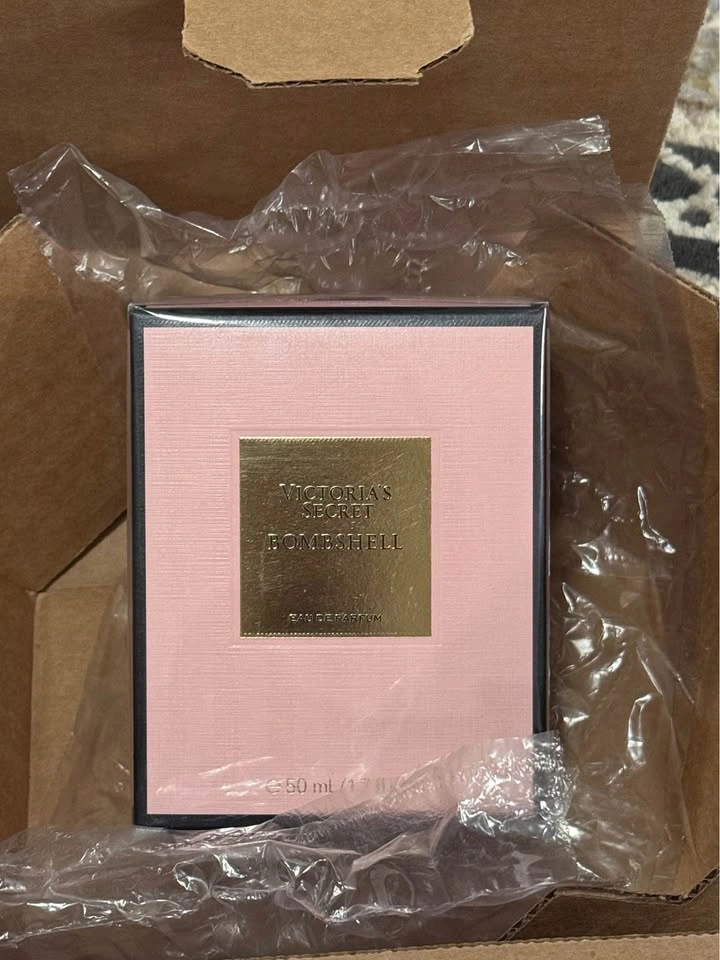 Victoria’s Secret Bombshell Perfume 50ml – Brand New Sealed 💖✨🌸 - photo 2