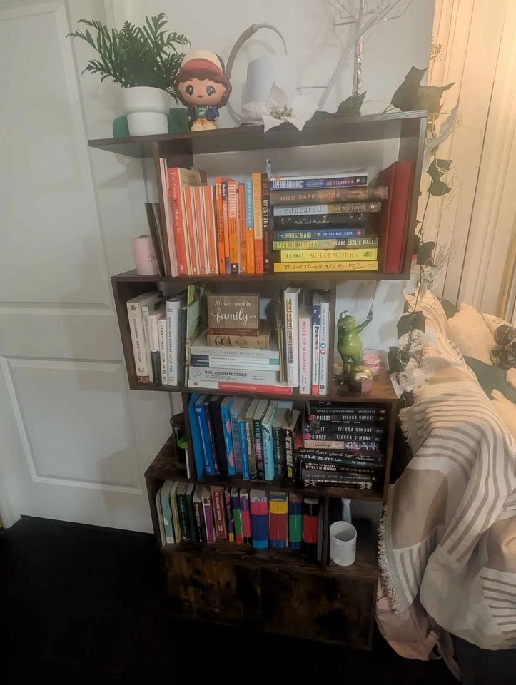 Book shelf - photo 2