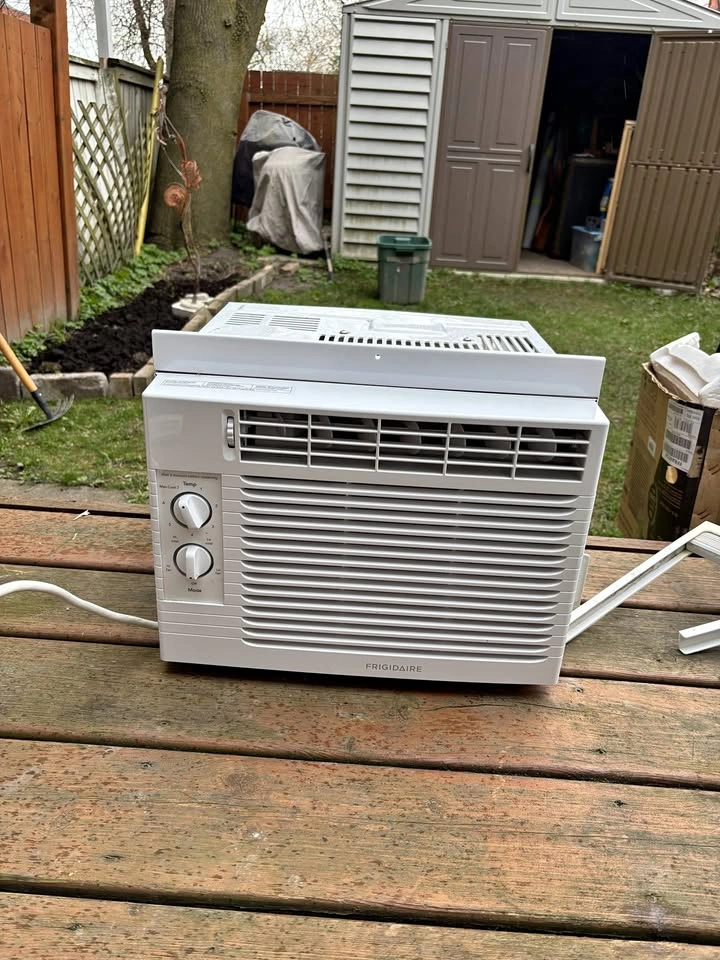 Frigidaire 5,000 BTU Window Air Conditioner - Tested & Working