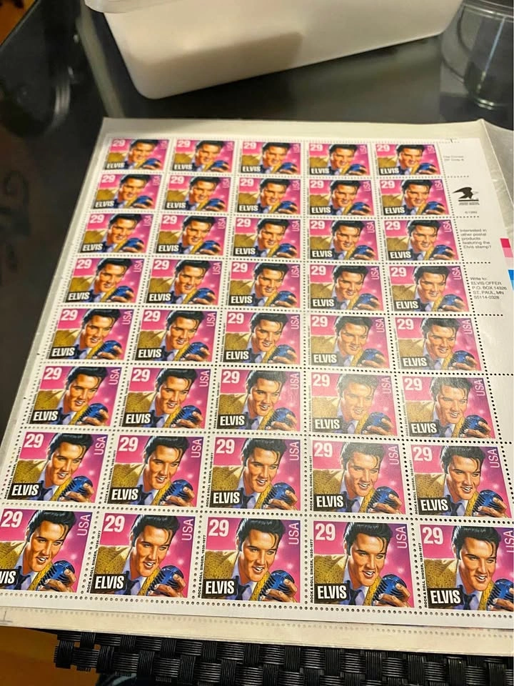 1992 Elvis Stamps Mint Unhinged