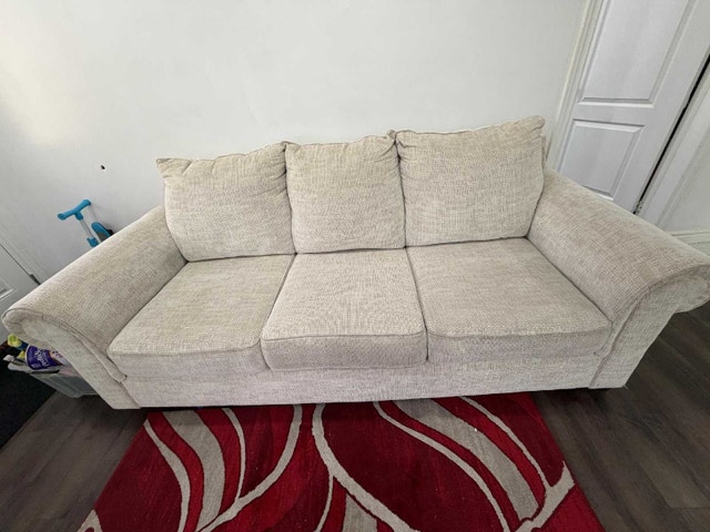 6 cushions free with comfy sofa 3 seaters - photo 3