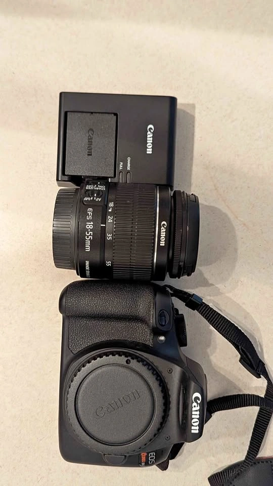 Canon Rebel T6 DSLR Camera Kit - Excellent Condition