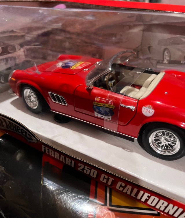 Hot Wheels Ferrari 250 GT California 1:18 Diecast 60th