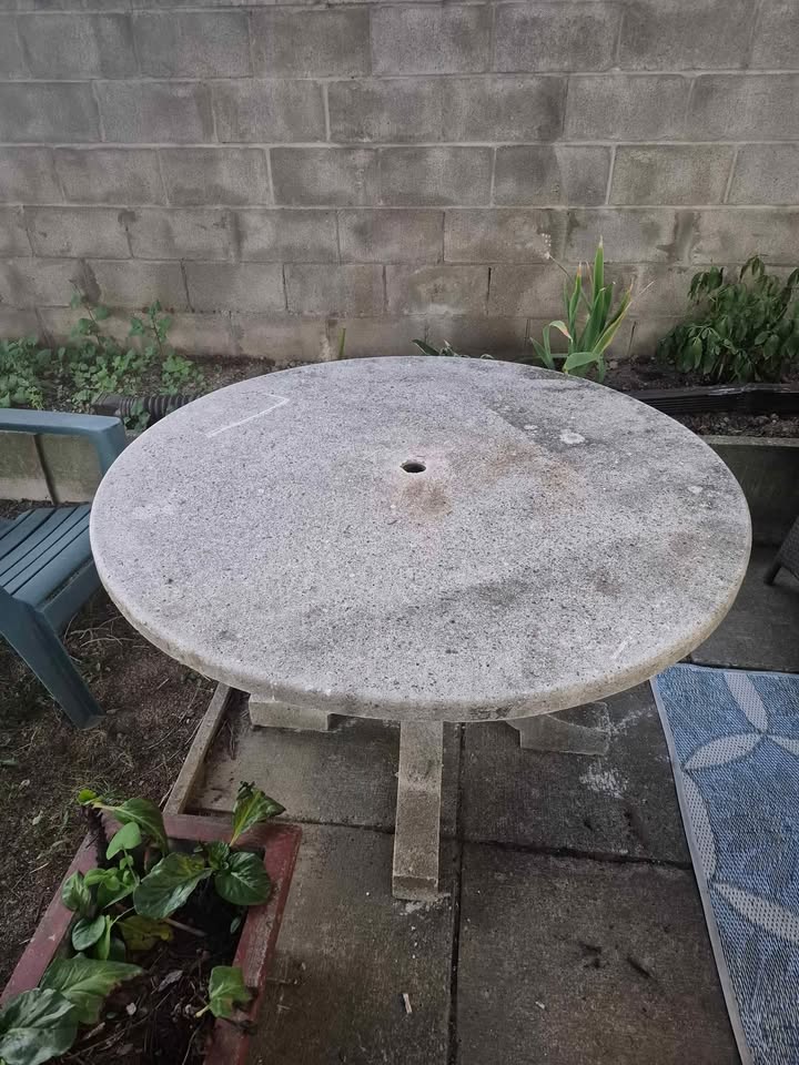 Free concrete table - photo 2