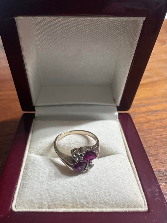 Vintage 10K Gold Ruby & Diamond Heart Ring – Size 5.25 - photo 3
