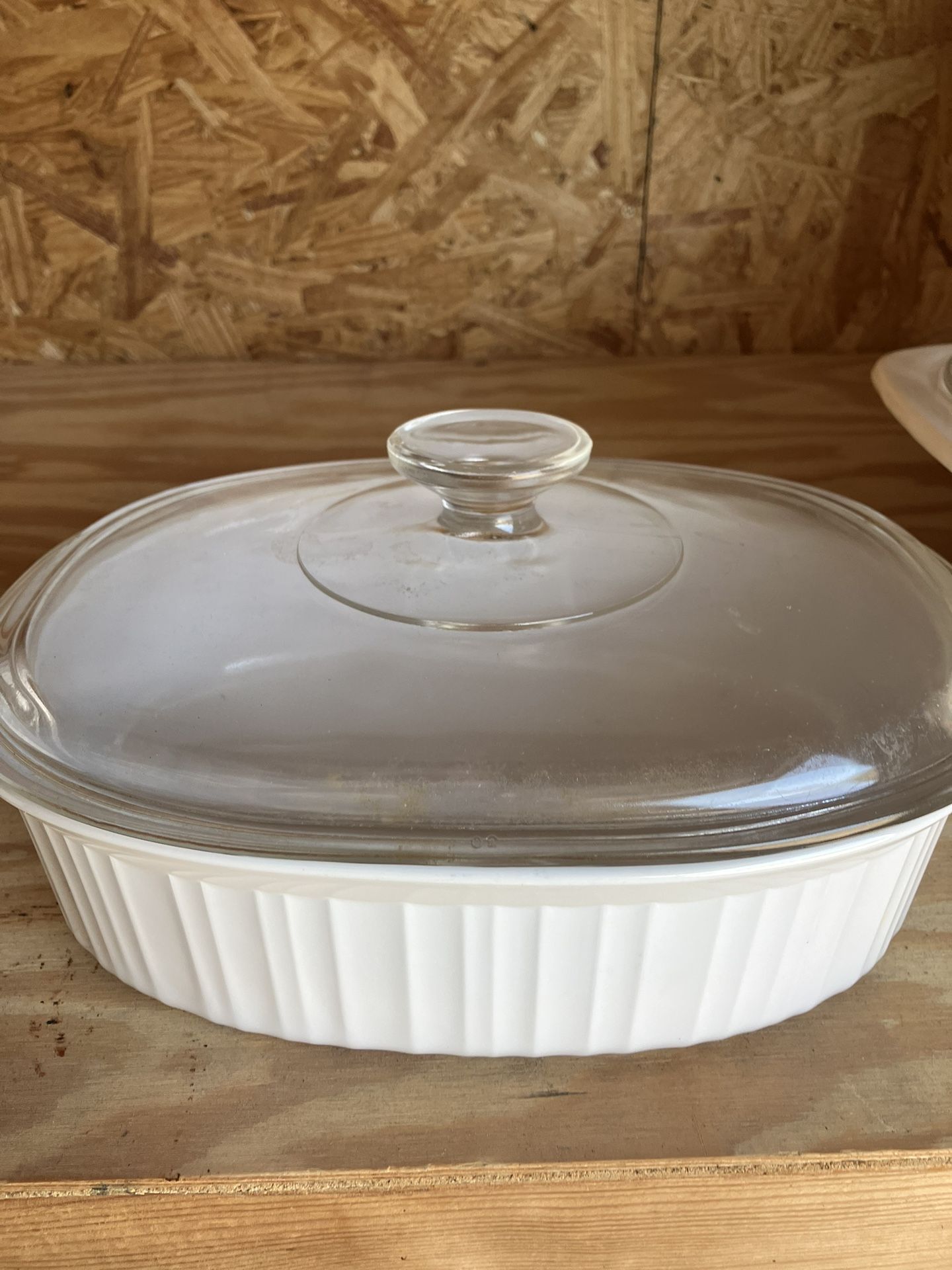 Corning French White Oval Baking Dish w/ Lid - 2.5 Quart