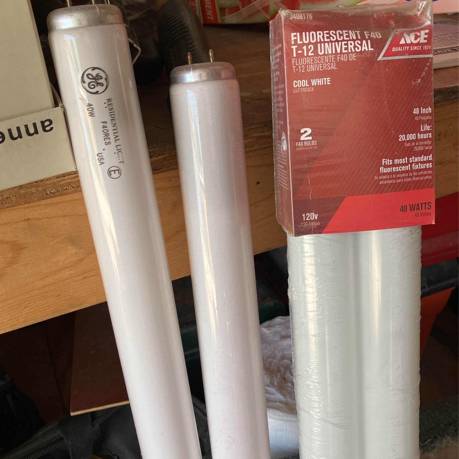 Fluorescent F40 Bulbs