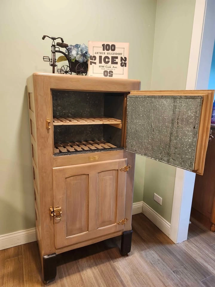 Antique Ice Box - photo 4