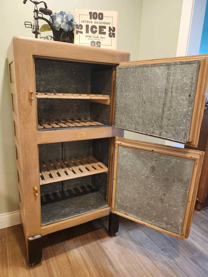Antique Ice Box - photo 5