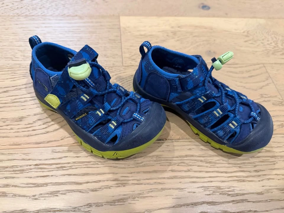 Keen sandals, size 10 - photo 2