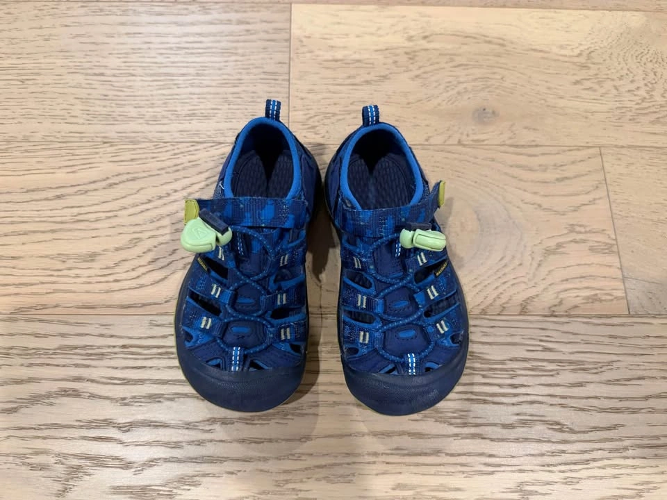Keen sandals, size 10 - photo 3