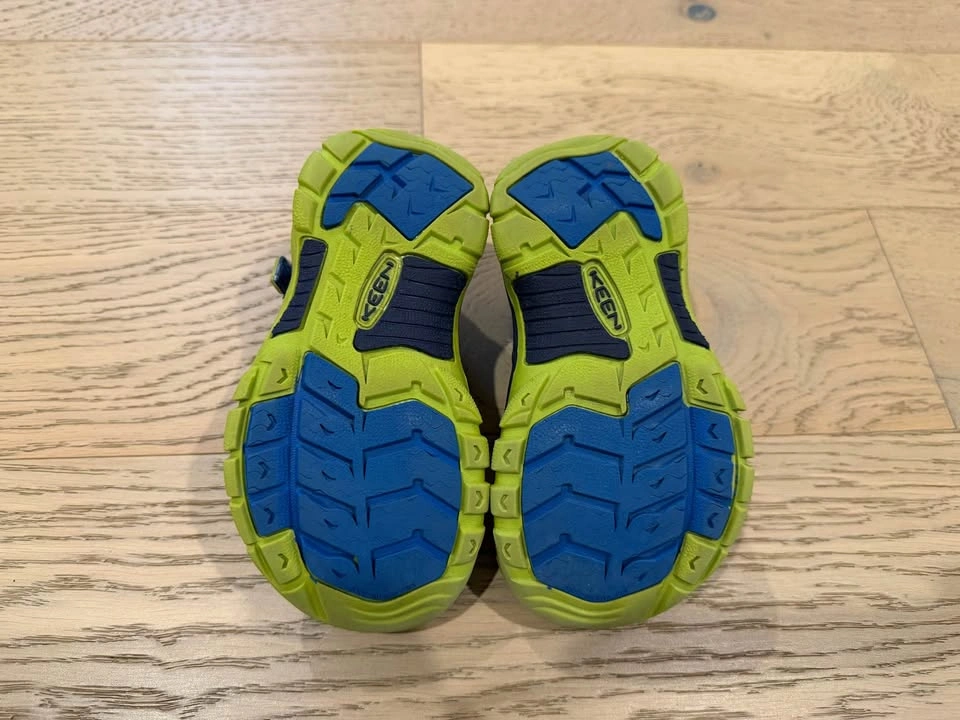 Keen sandals, size 10 - photo 4