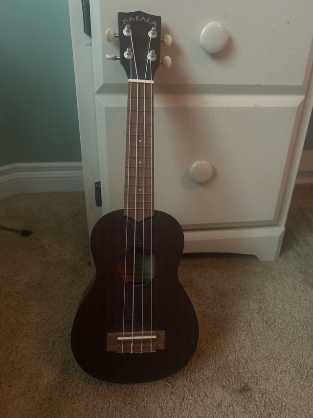 Makala Ukulele and extra string