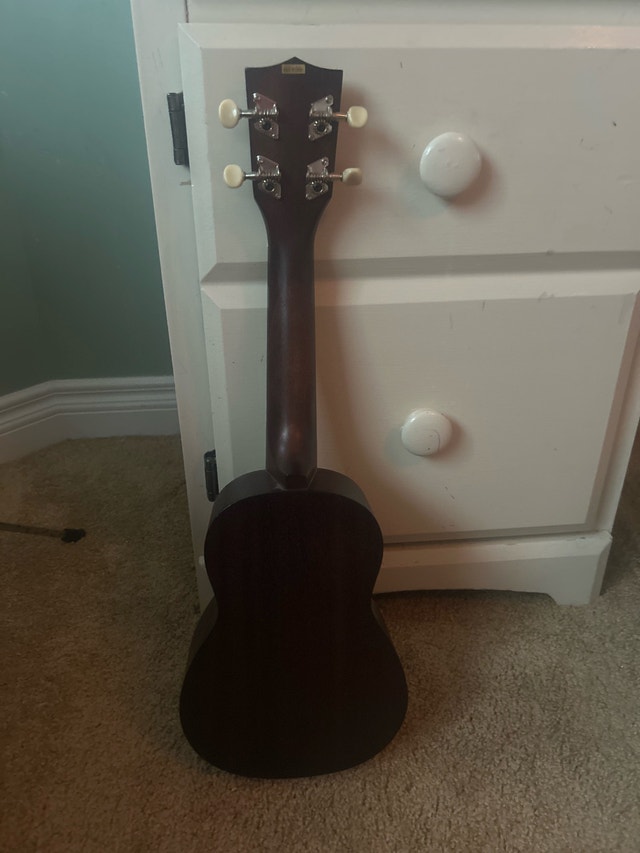 Makala Ukulele and extra string - photo 2