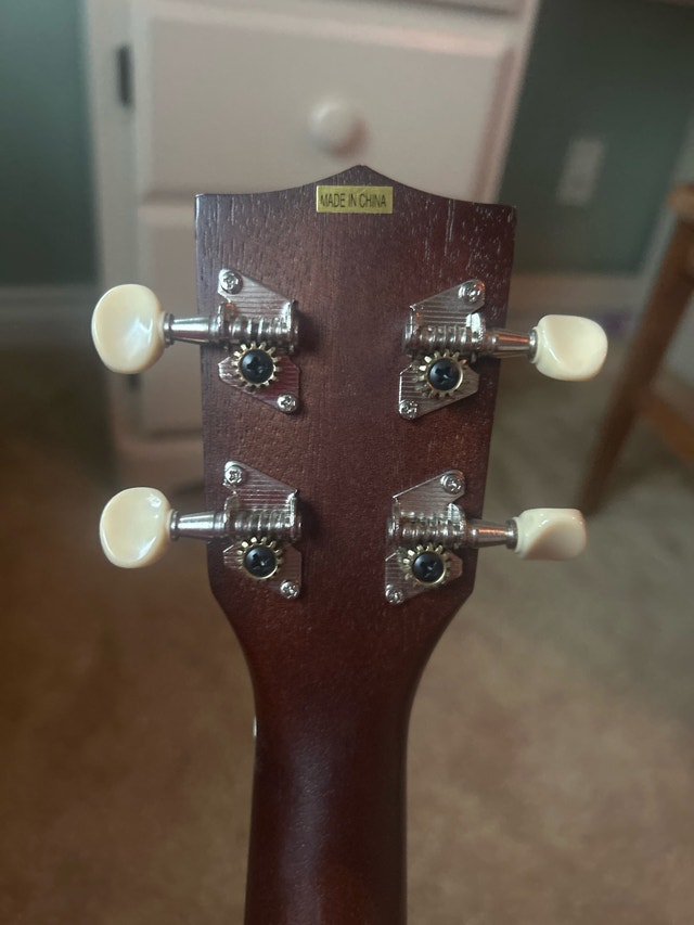 Makala Ukulele and extra string - photo 3